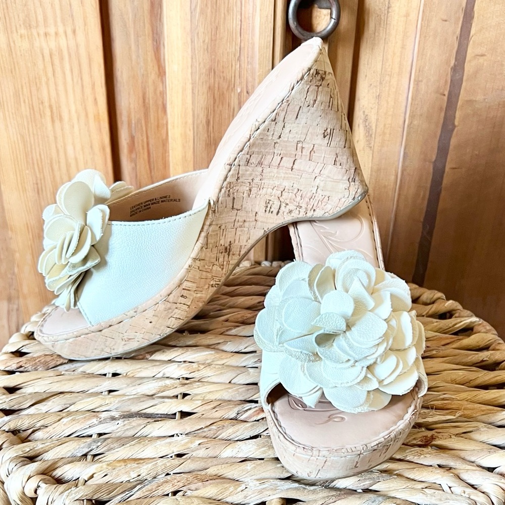Born Safflower Cream Leather Wedge Shoes Size 8
